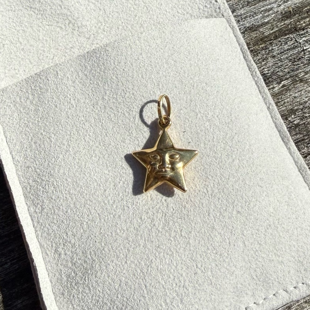18K Solid Gold Vintage Star Face Pendant Charm - Picture 3 of 8